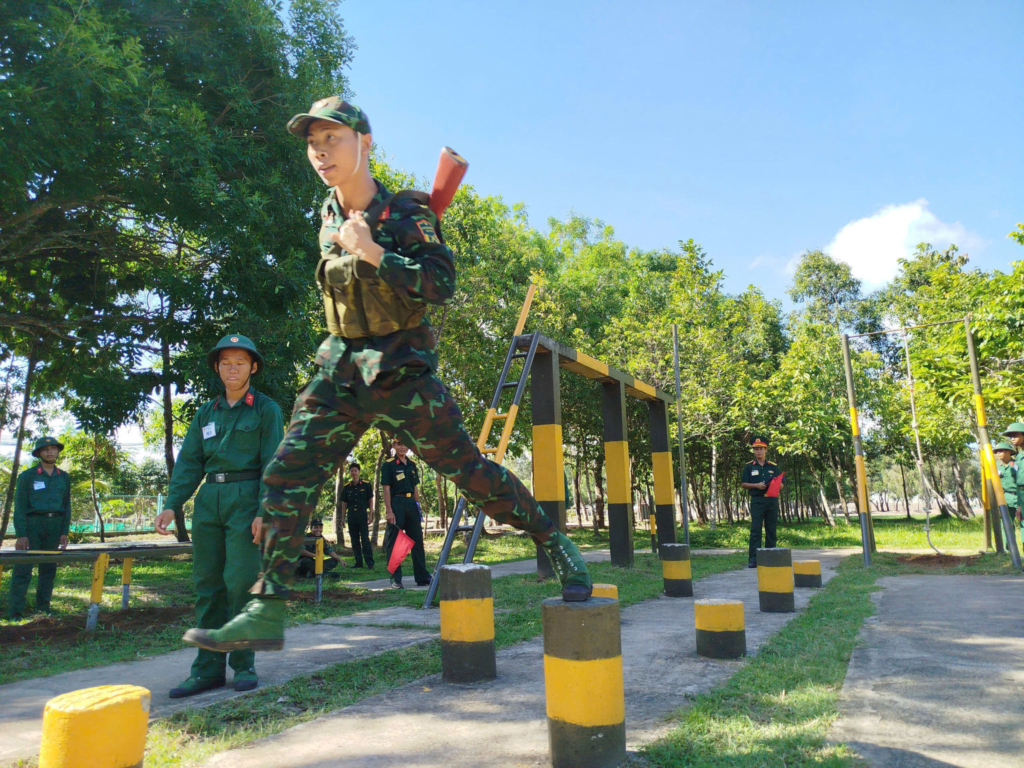 Công tác huấn luyện được thực hiện nghiêm túc đảm bảo lực lượng vũ trang tỉnh vững mạnh toàn diện 'mẫu mực, tiêu biểu'