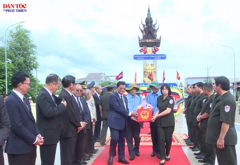 [Video] Tìm đồng đội về với đất mẹ 