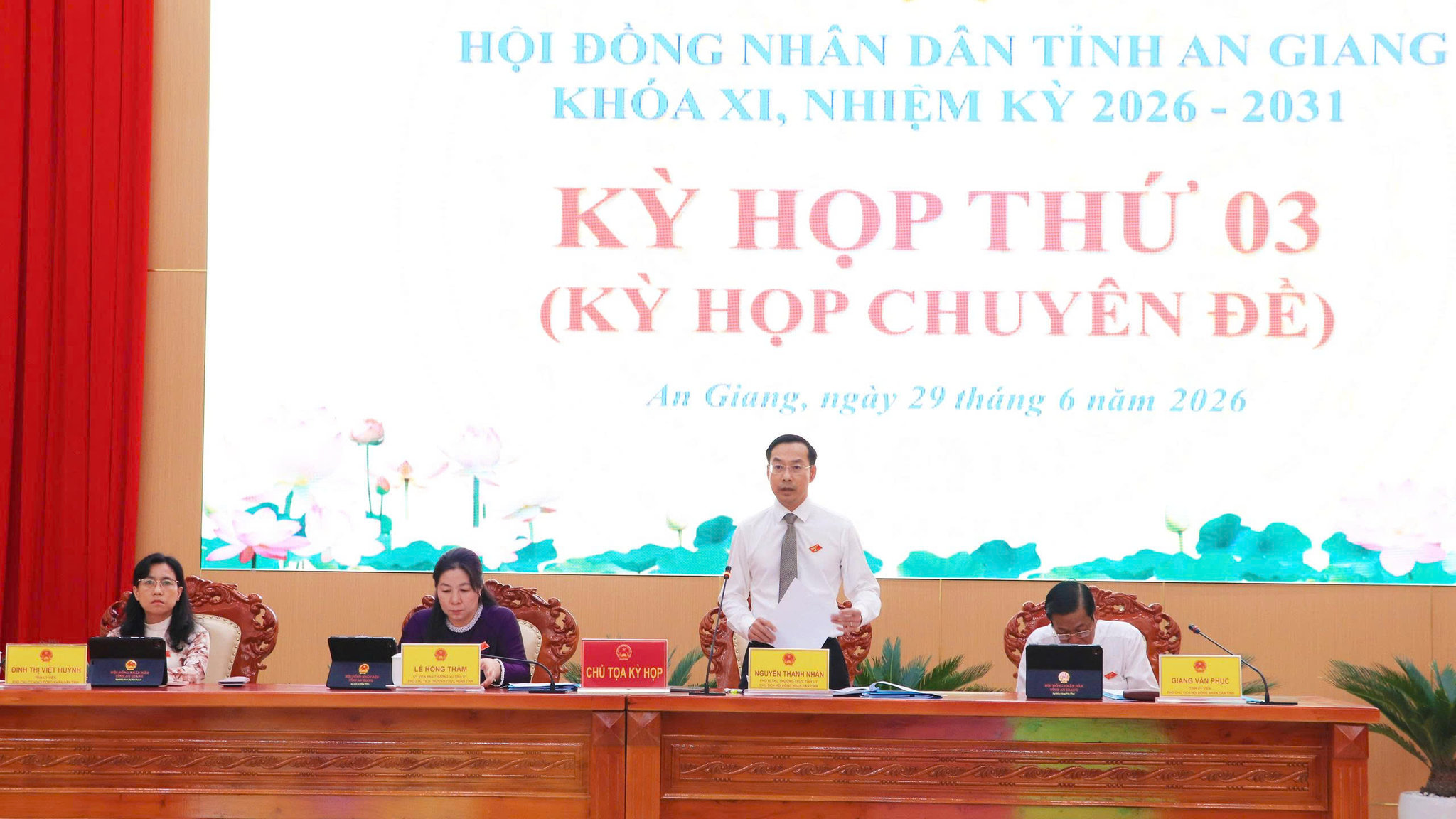 Chủ tịch HĐND tỉnh An Giang Nguyễn Thanh Nhàn phát biểu bế mạc kỳ họp