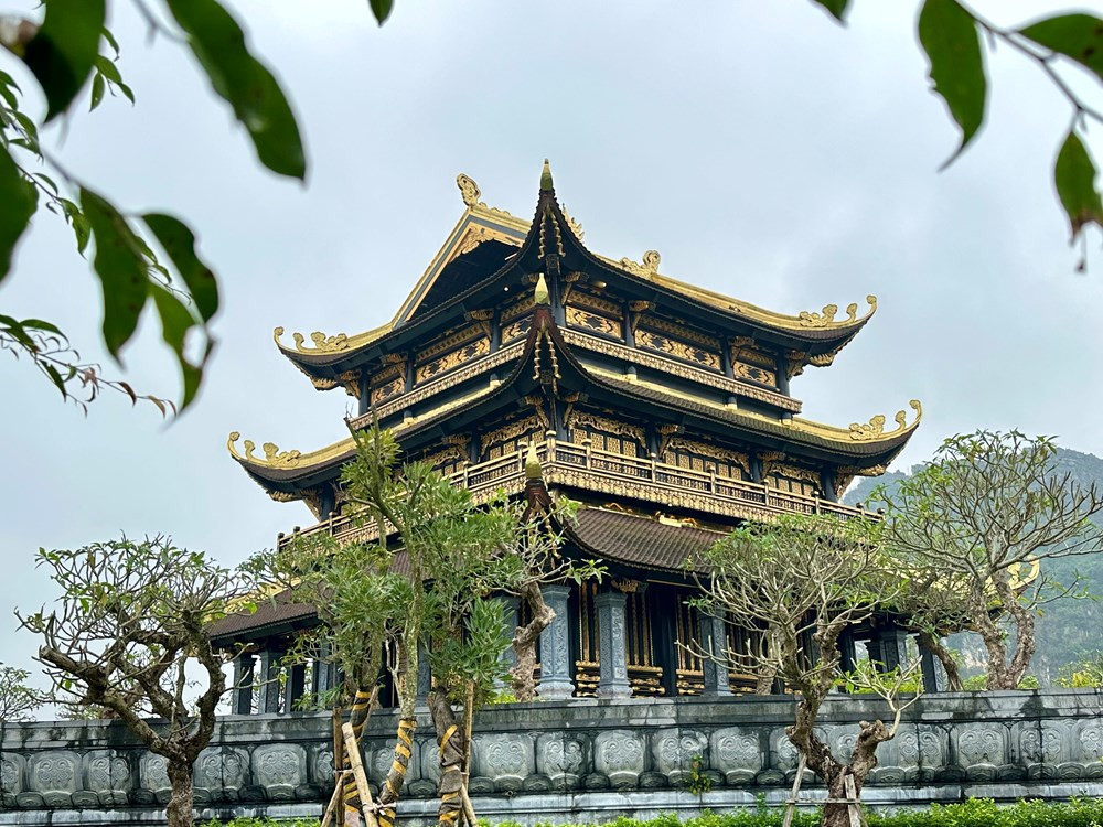 Chùa Vàng được xây dựng trên nền kiến trúc cũ của chùa Bát Long