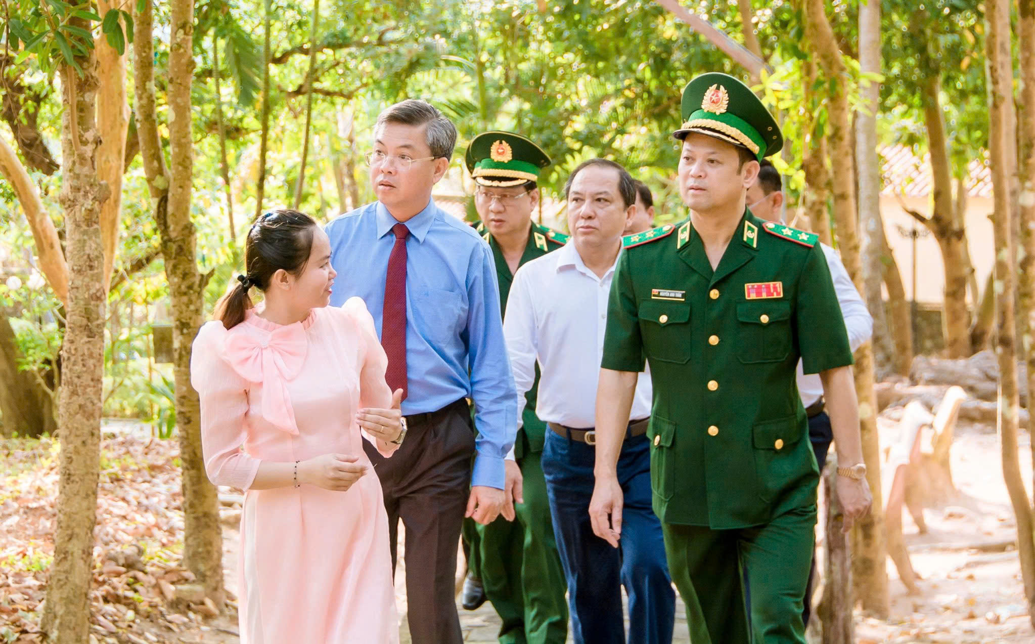 ' Nếu không có quyết tâm cao, cách làm đúng và một lực lượng trực tiếp đồng hành cùng Đồng bào thì chuyển đổi số sẽ khó đi vào cuộc sống nơi biên giới'