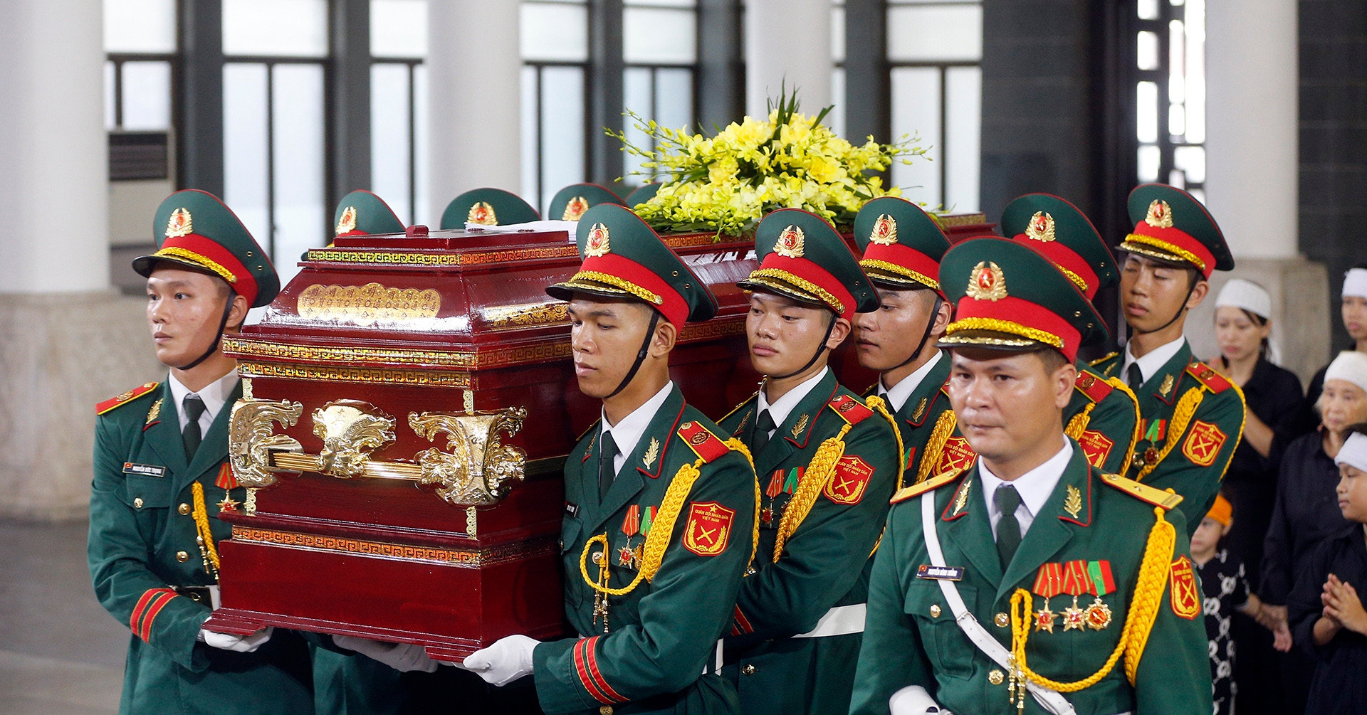 Tiễn biệt Anh hùng La Văn Cầu về với đất mẹ 