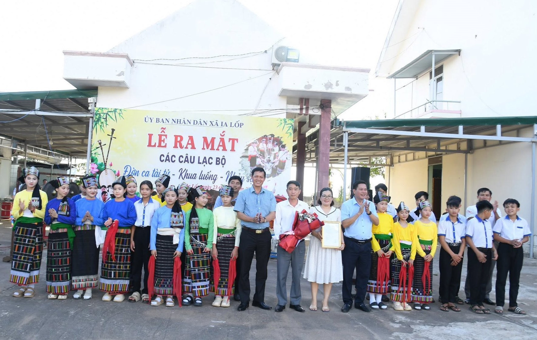 Xã biên giới Ia Lốp ra mắt Câu lạc bộ Đờn ca tài tử và Câu lạc bộ Khua luống - Nhảy sạp