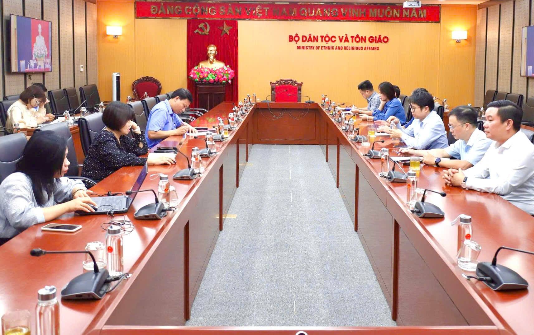 Các đại biểu tham dự Hội nghị tại điểm cầu Bộ Dân tộc và Tôn giáo