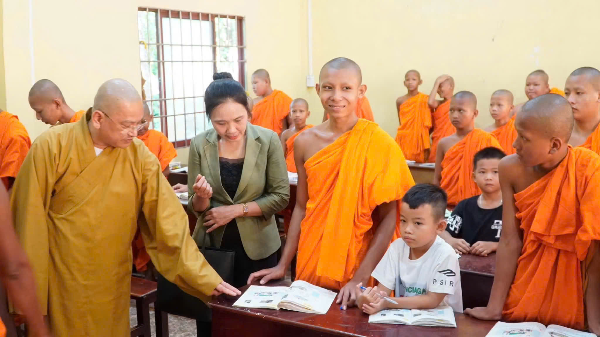 Trường Trung cấp Phật học Nam tông Khmer Kiên Giang là cơ sở đào tạo Phật giáo đặc thù của đồng bào Khmer khu vực.