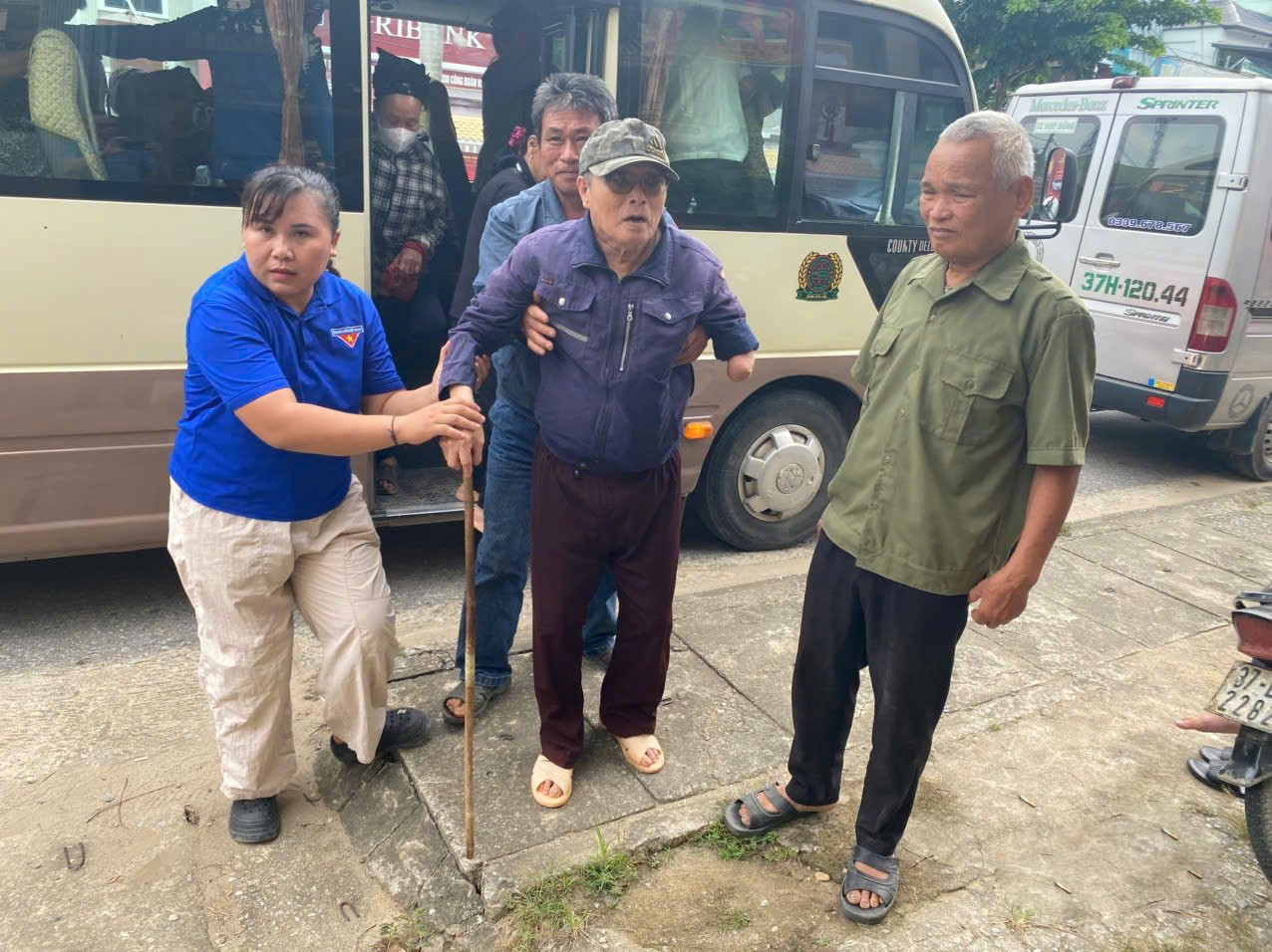 Bộ đội anh đi tìm bộ đội em 