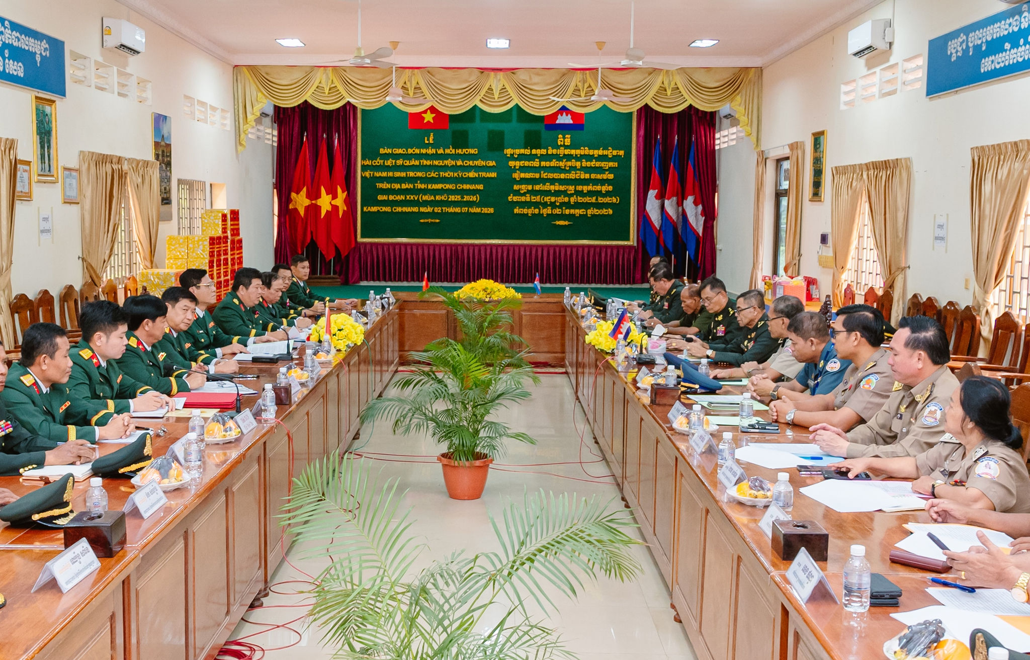 Ban Chỉ đạo 515 Quân khu 9 cùng Ban chuyên trách tỉnh Kampong Chhnang chuẩn bị bàn giao, đón nhận và hồi hương 12. hài cốt liệt sĩ quân tình nguyện Việt Nam hy sinh tại Campuchia