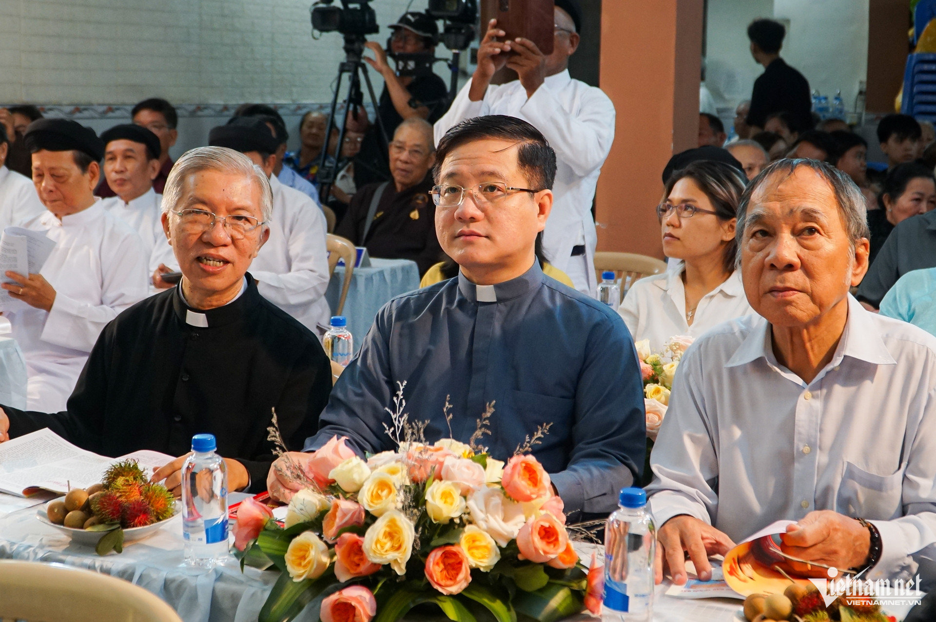 W-phật giáo hoà hảo TPHCM Nguyễn Huế 2.jpg