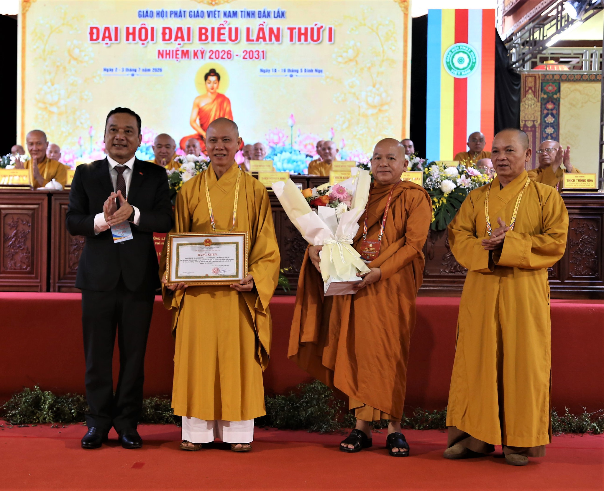 Ủy ban Mặt trận Tổ quốc Việt Nam tỉnh Đắk Lắk tặng Bằng khen Ban Trị sự Giáo hội Phật giáo Việt Nam tirnhn Đắk Lắk