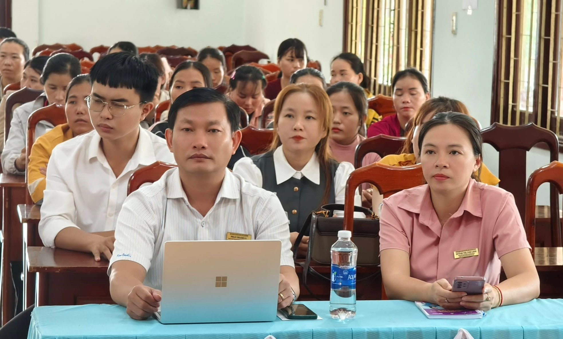 Đại biểu và học viên dự lễ khai giảng lớp học nghề