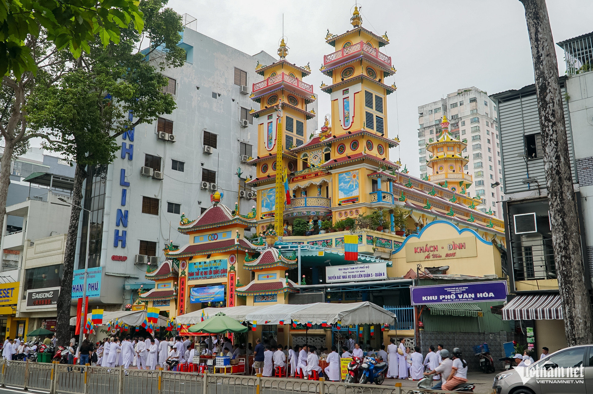 W-cao đài TPHCM Nguyễn Huế 3.jpg