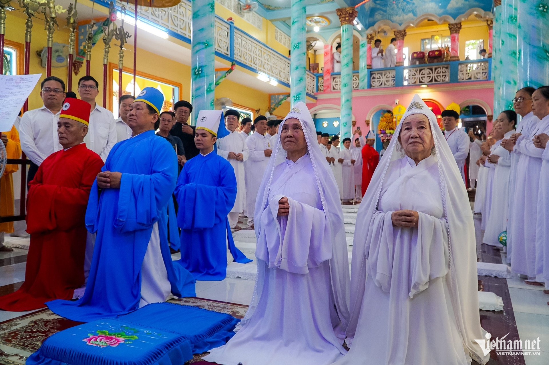 W-cao đài TPHCM Nguyễn Huế 8.jpg