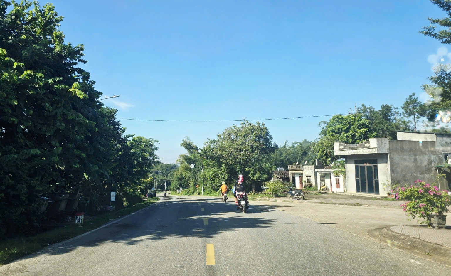 Đường giao thông được mở rộng đến tận thôn bản