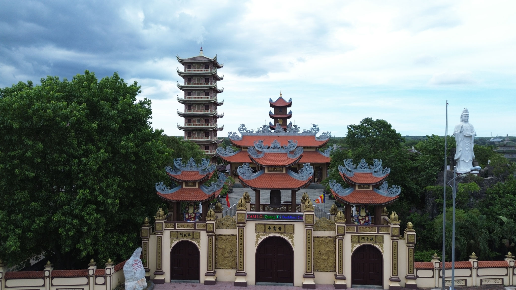 Chiêm bái chùa Cam Lộ, nơi có bảo tháp thờ Phật cao nhất Việt Nam 