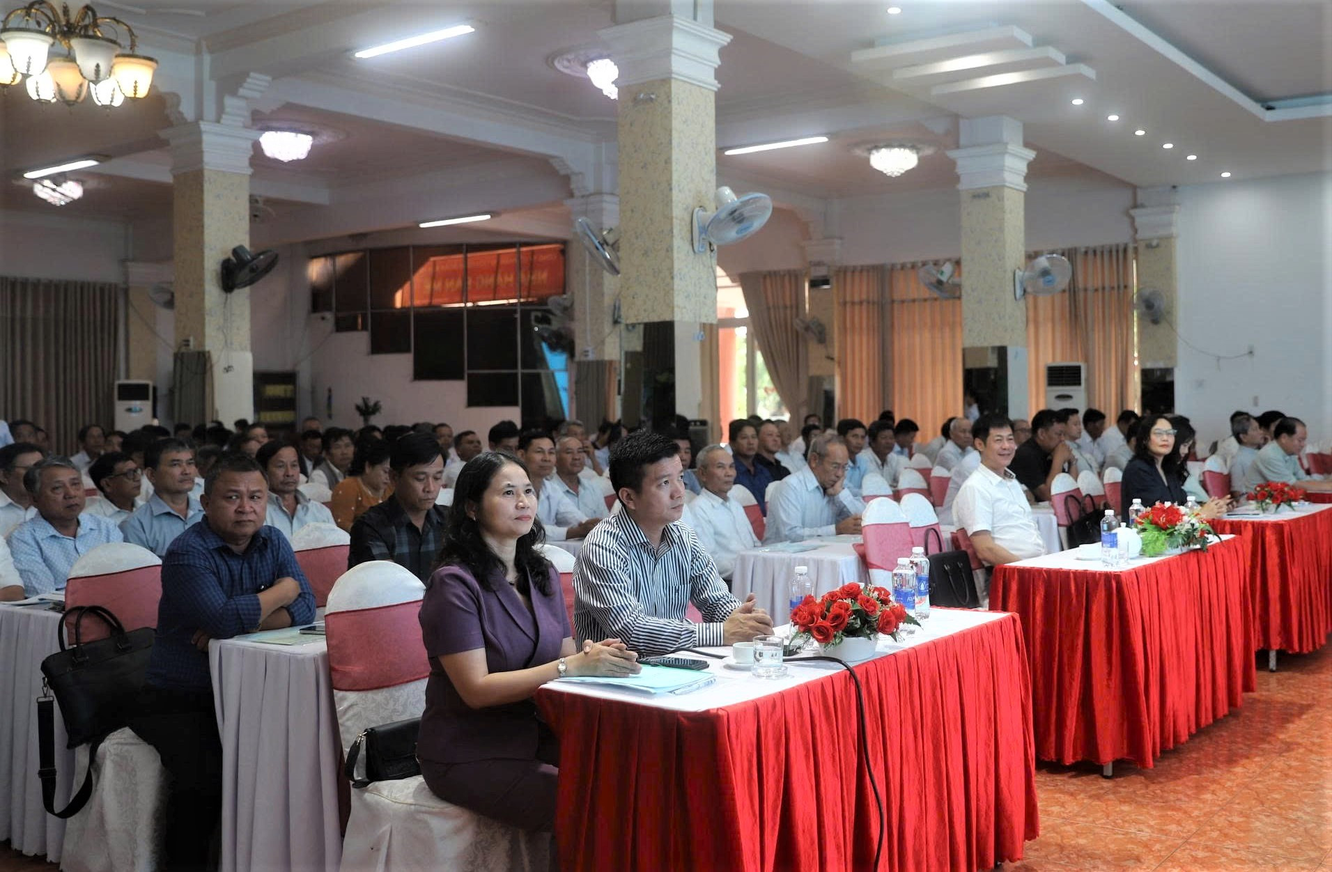 Đại biểu tham dự hội nghị