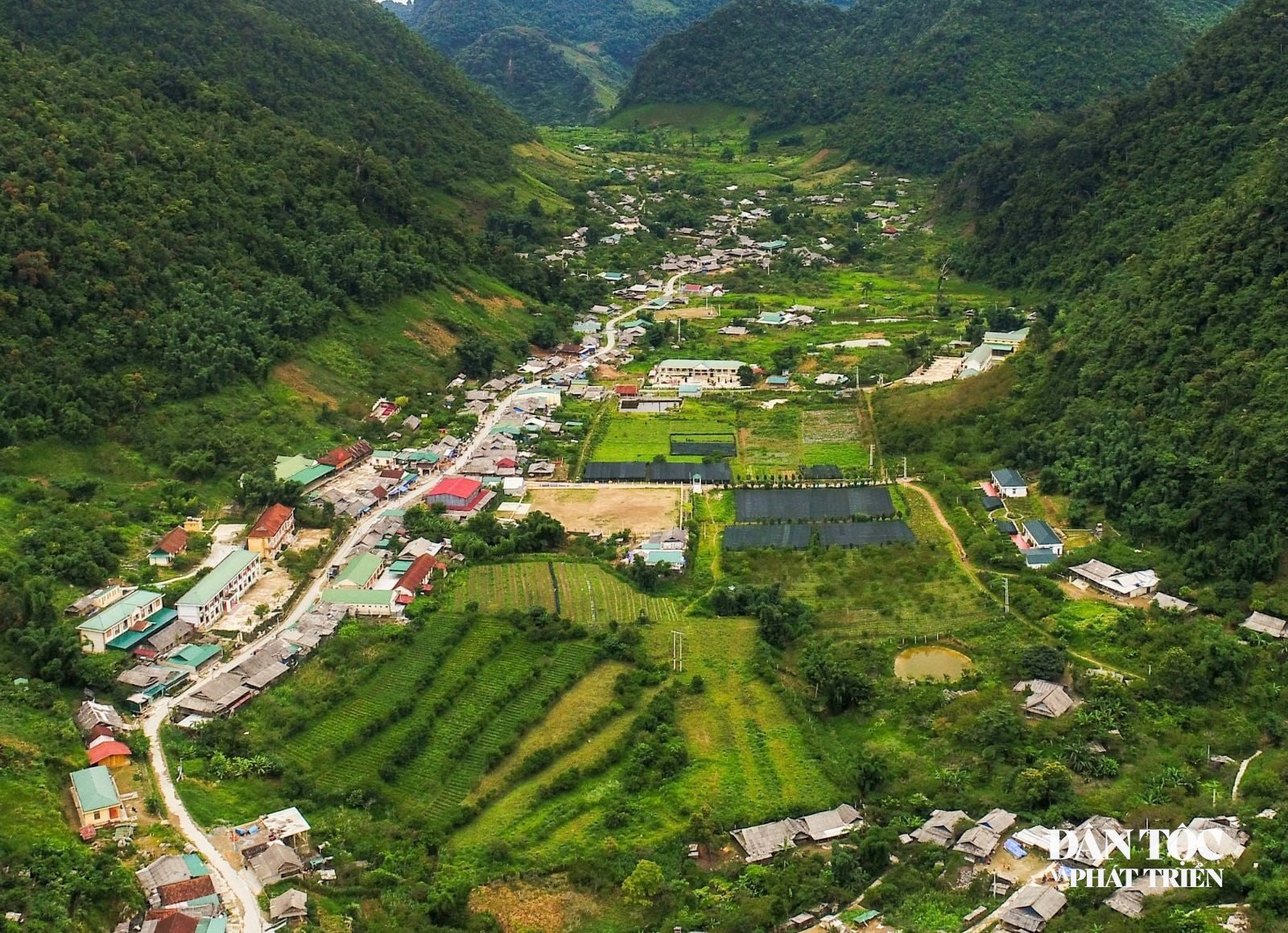 Trung tâm xã Mường Lống