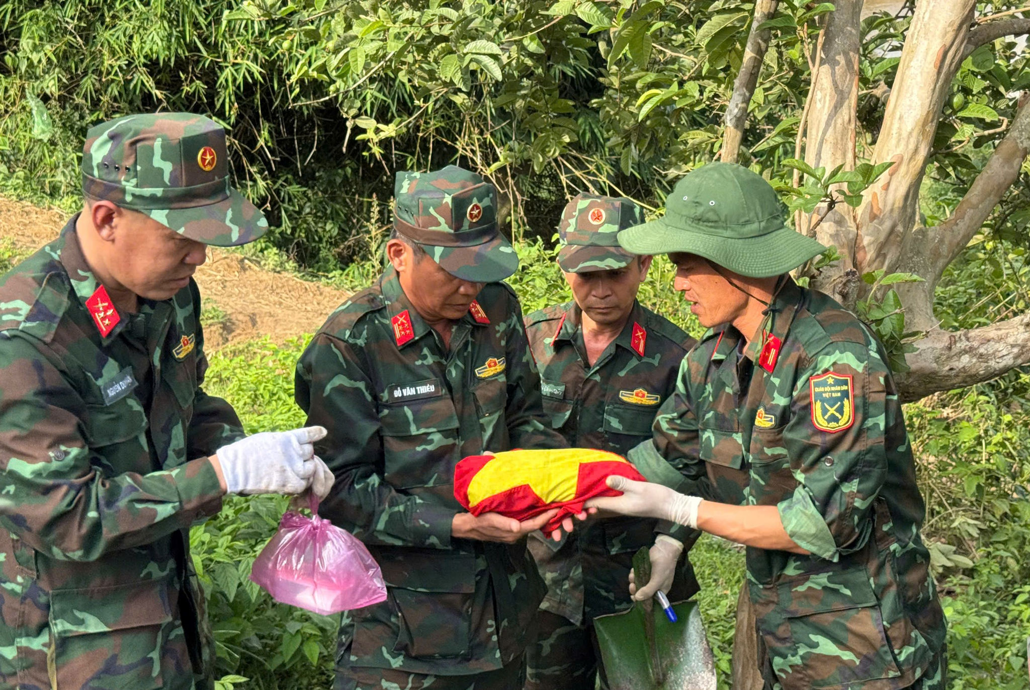 Trọn vẹn lời hứa đưa đồng đội trở về