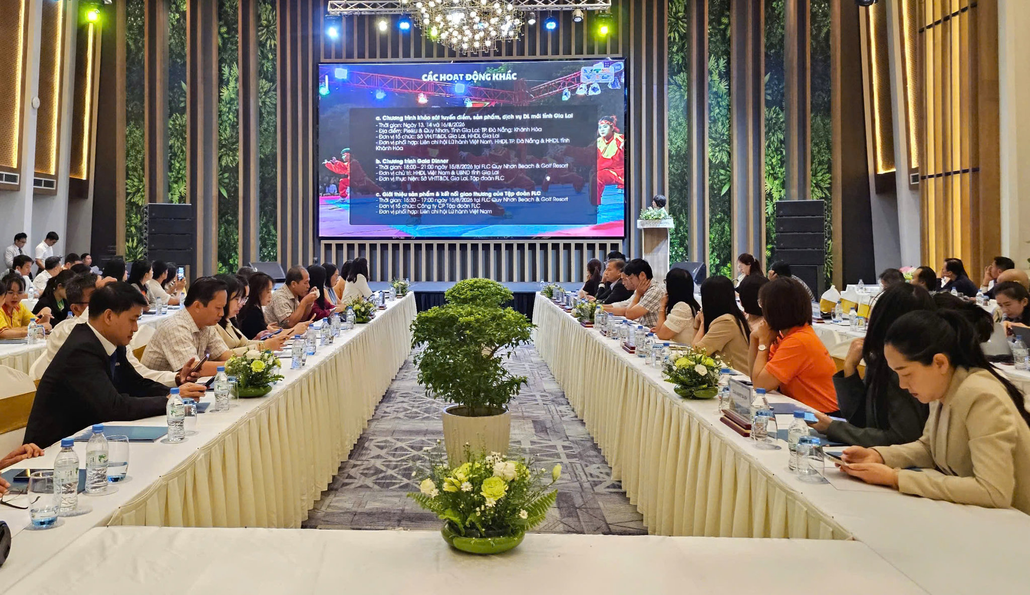 Họp báo 1