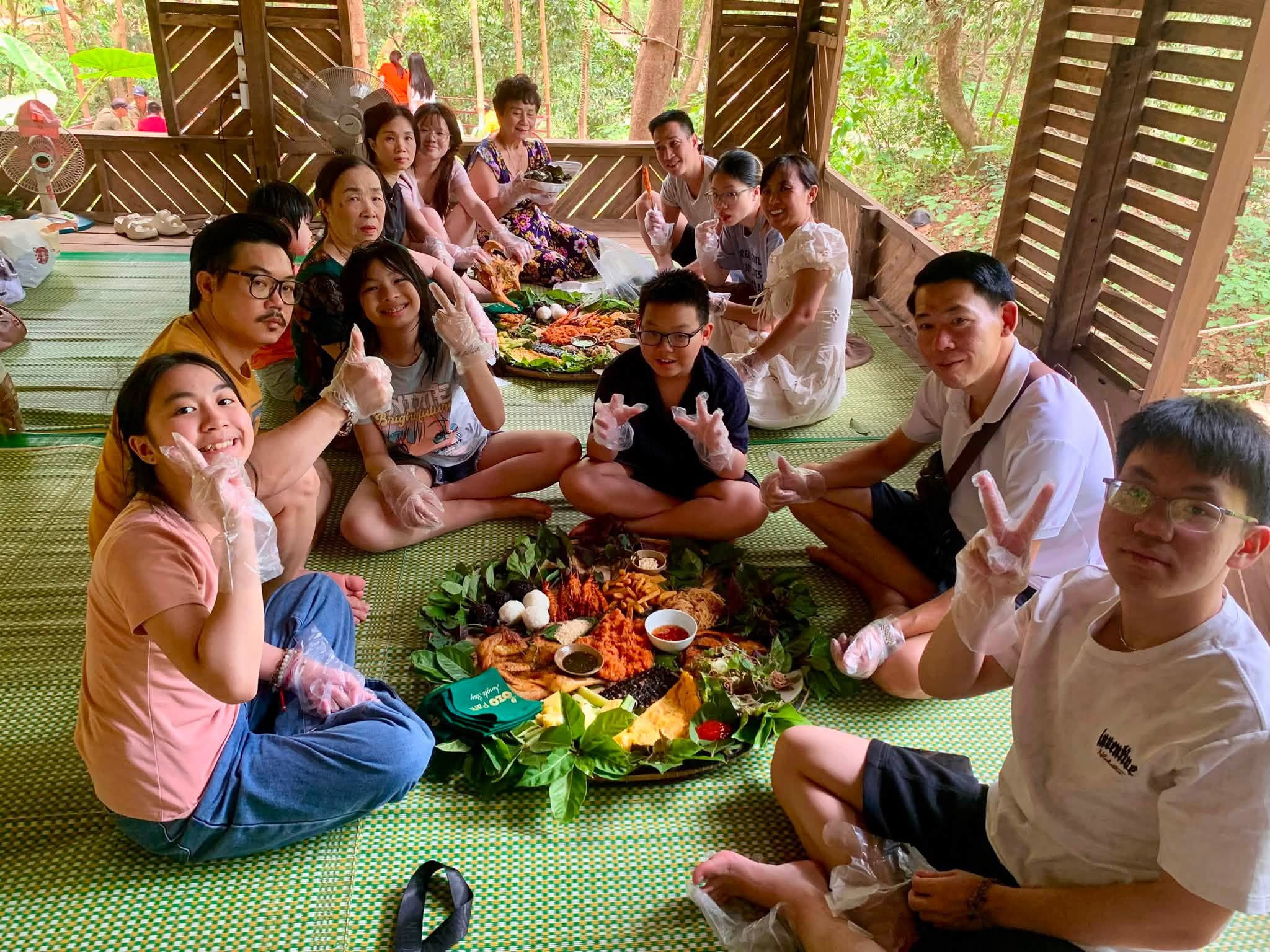 Du lịch tự túc đang dần trở thành lựa chọn của nhiều gia đình Việt. Ảnh nhân vật cung cấp