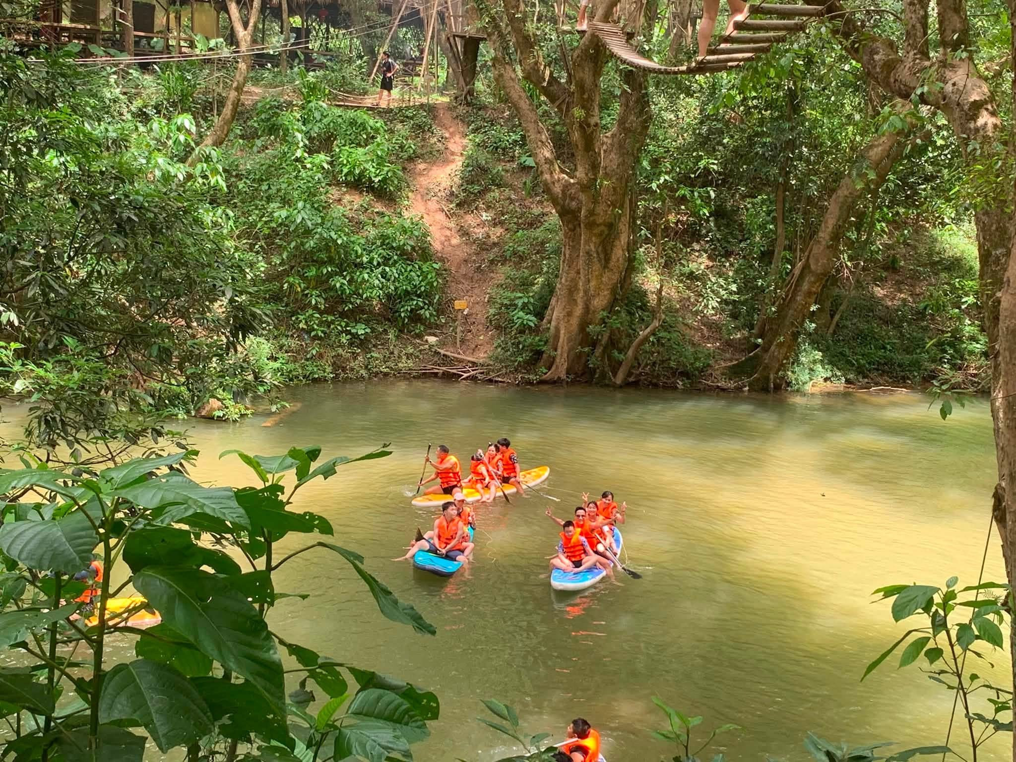 Du lịch tự túc đang dần trở thành lựa chọn của nhiều gia đình Việt. Ảnh nhân vật cung cấp