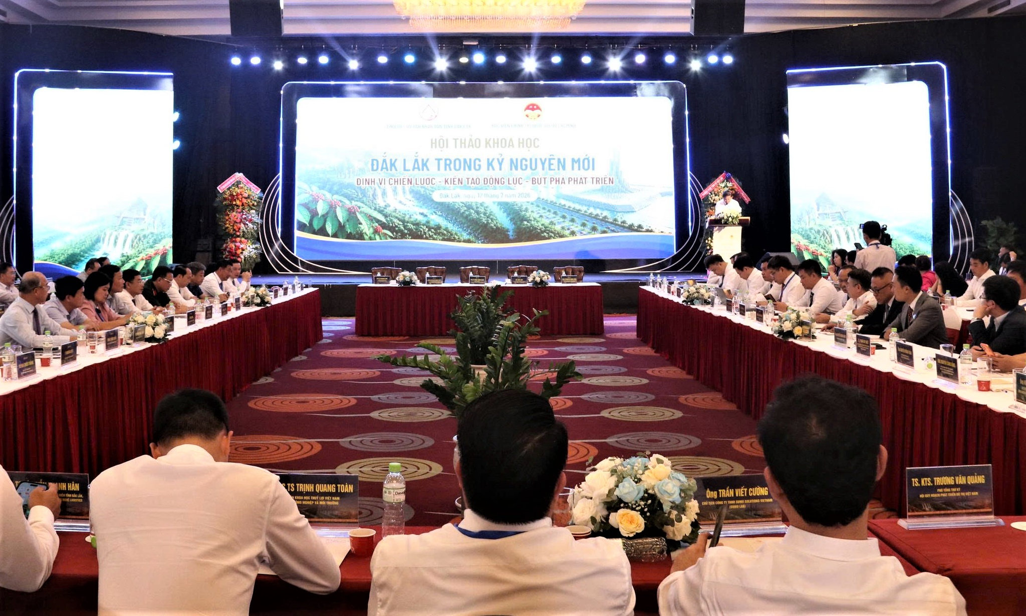 Đại biểu dự Hội thảo khoa học “Đắk Lắk trong kỷ nguyên mới Định vị chiến lược - Kiến tạo động lực - Bứt phá phát triển”