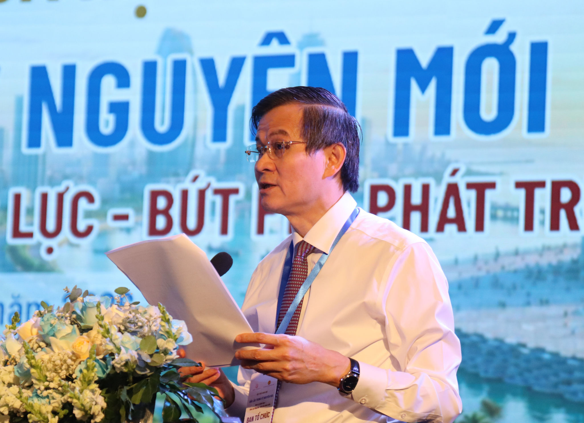 PGS.TS. Đoàn Minh Huấn, Ủy viên Bộ Chính trị, Giám đốc Học viện Chính trị quốc gia Hồ Chí Minh phát biểu đề dẫn hội thảo