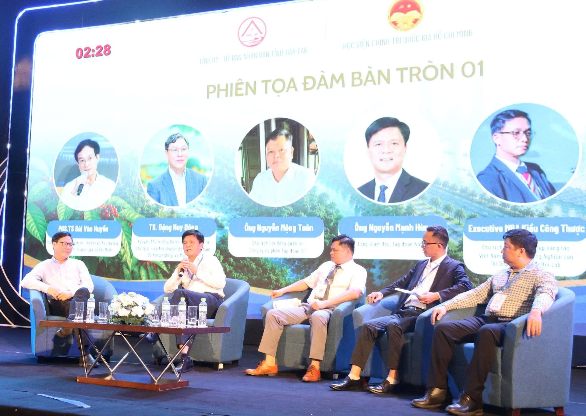Phiên tọa đàm “Phát triển tỉnh Đắk Lắk trong kỷ nguyên mới Định vị chiến lược và kiến tạo động lực”