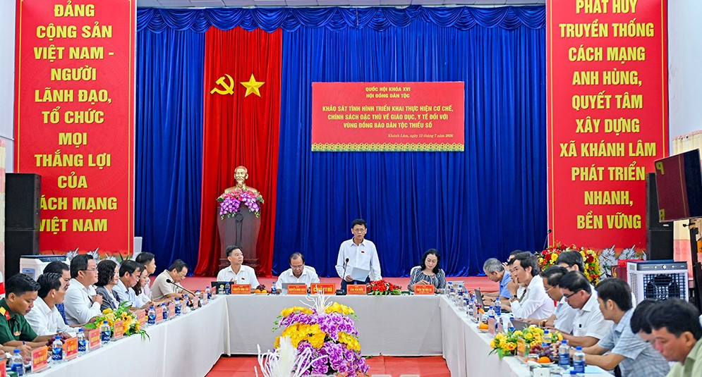 Quan tâm đặc biệt đến giáo dục, y tế vùng đồng bào DTTS