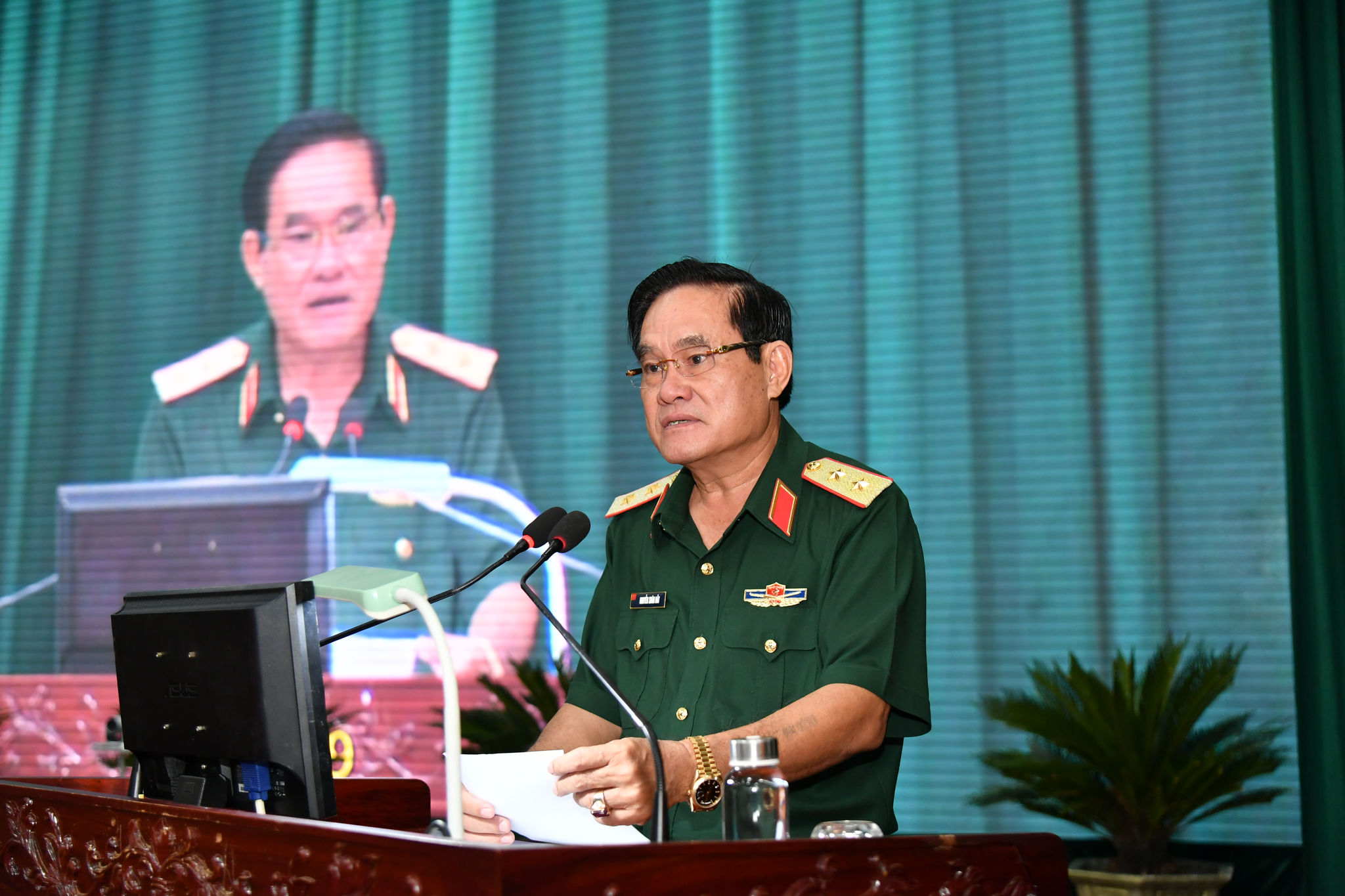 Trung tướng Nguyễn Xuân Dắt phát biểu tại hội nghị