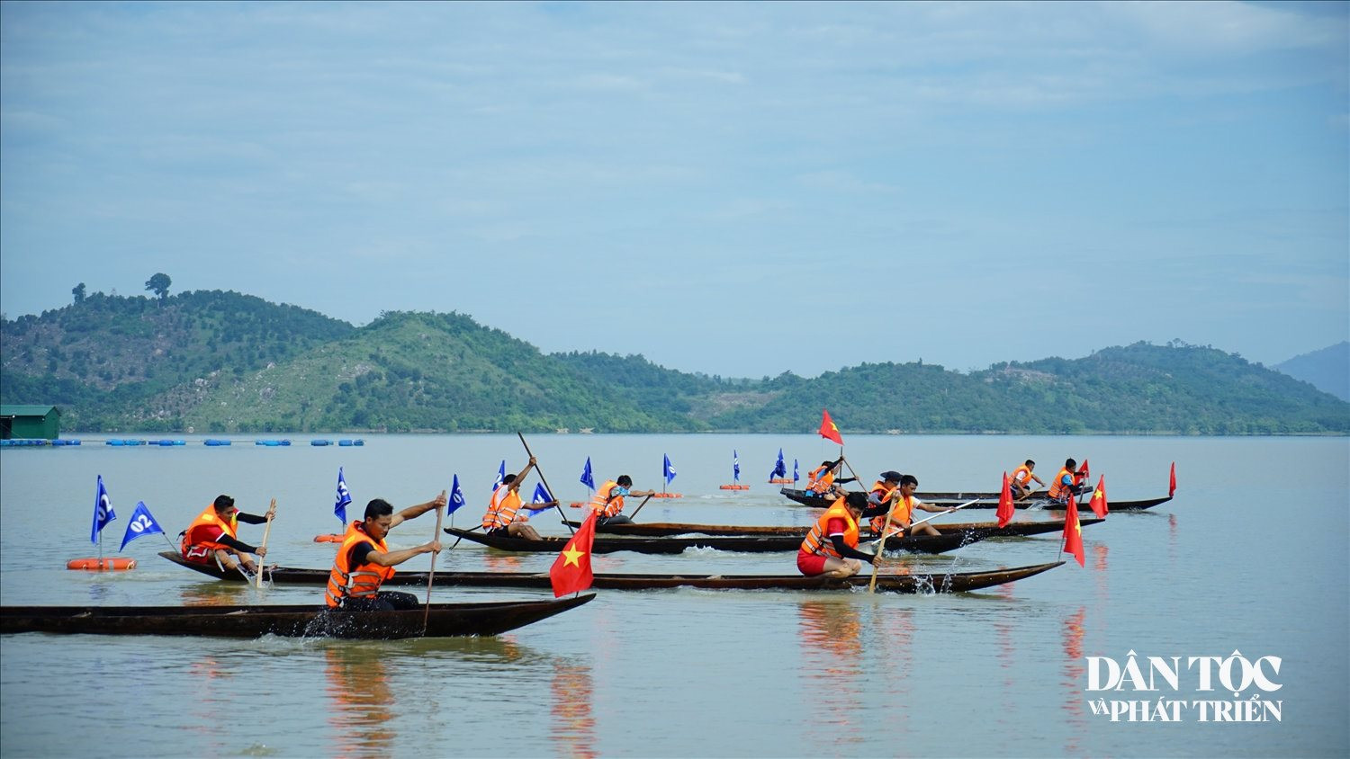 Dòng sông Pô Cô.jpg