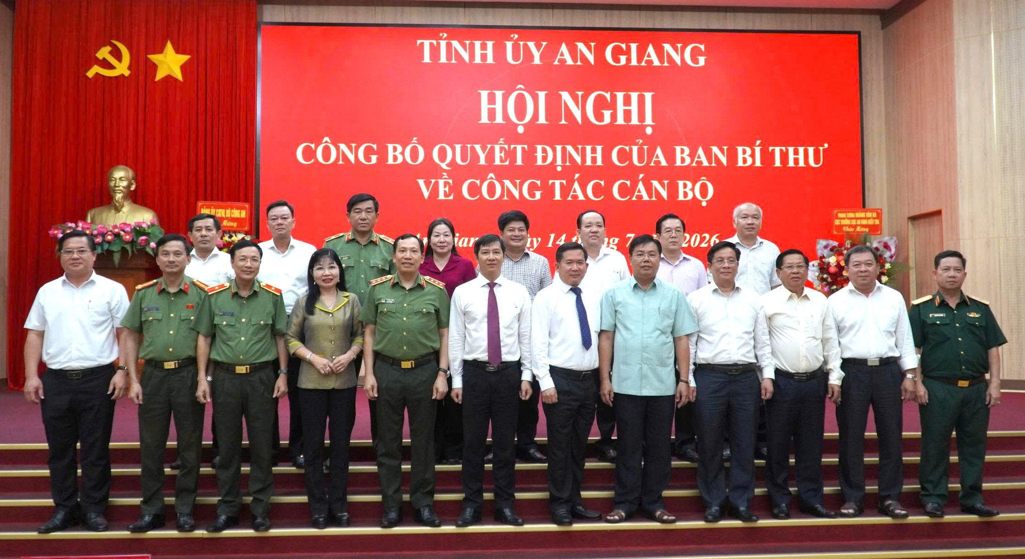 Các đại biểu Trung ương chụp ảnh lưu niệm cùng lãnh đạo tỉnh An Giang