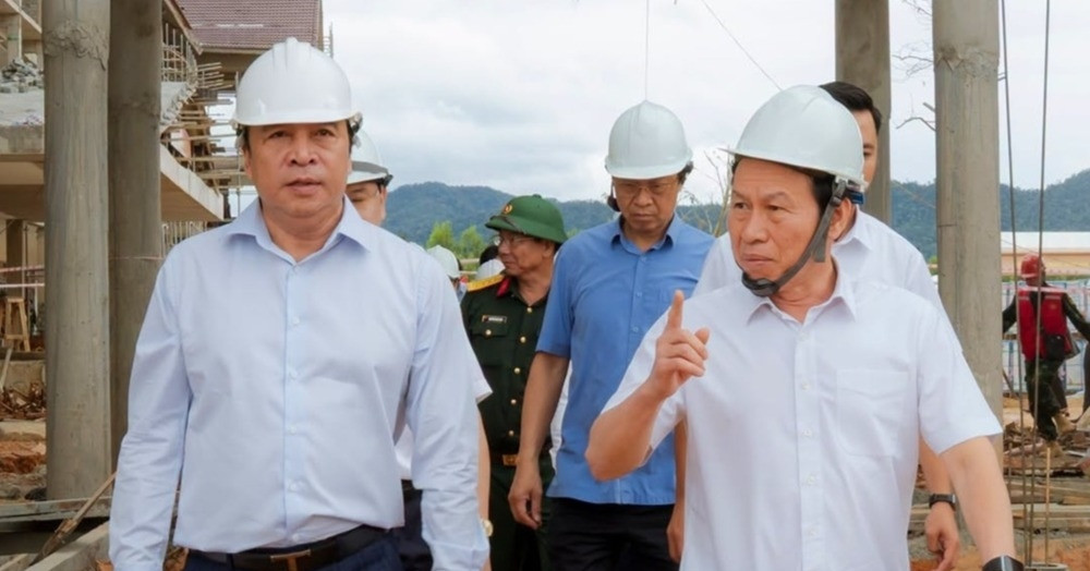 Phó Thủ tướng Lê Tiến Châu kiểm tra trường vùng biên, thăm gia đình chính sách