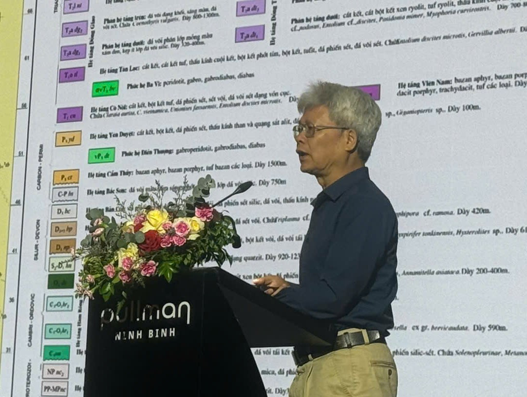 Phó Giáo sư - Tiến sỹ Trần Tân Văn, nguyên Viện trưởng Viện Khoa học địa chất và Khoáng sản, phát biểu tại Hội thảo.