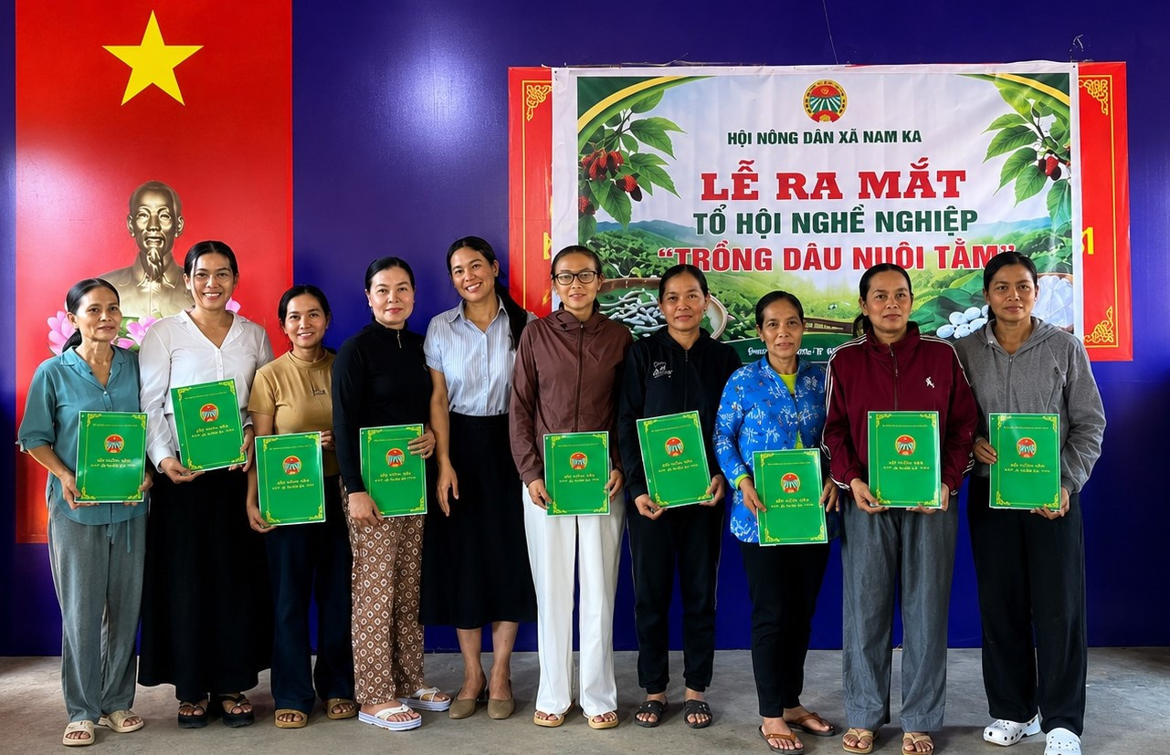 Lễ ra mắt Tổ hội nghề nghiệp trồng dâu, nuôi tằm xã Nam Ka