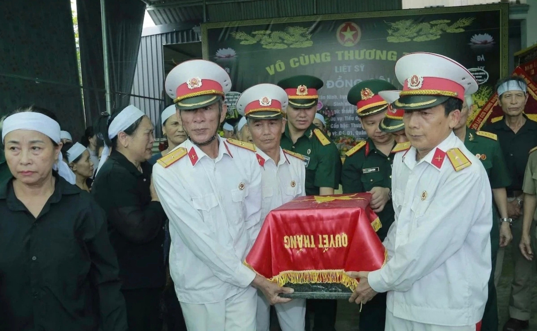 Sau 53 năm, hài cốt liệt sĩ Lê Đồng Cội được đưa về an táng tại nghĩa trang quê nhà.