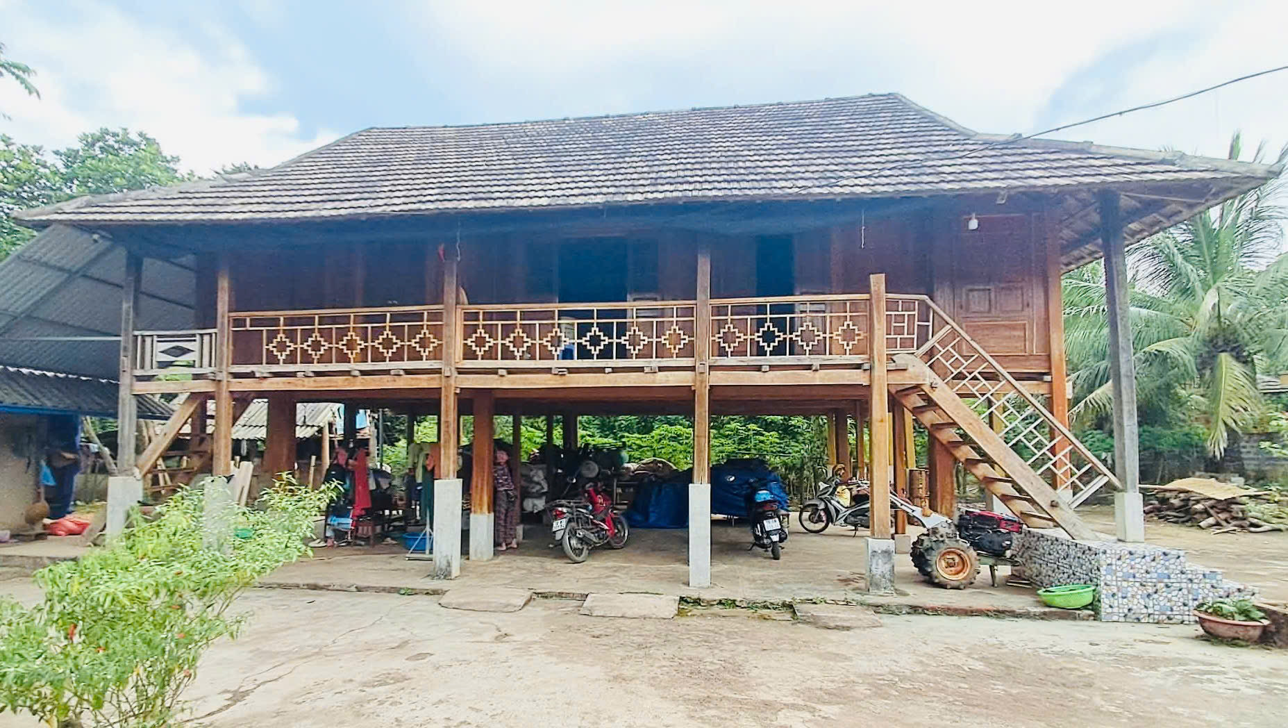 Nhà sàn người Thái tỉnh Phú Thọ. Ảnh: NVCC