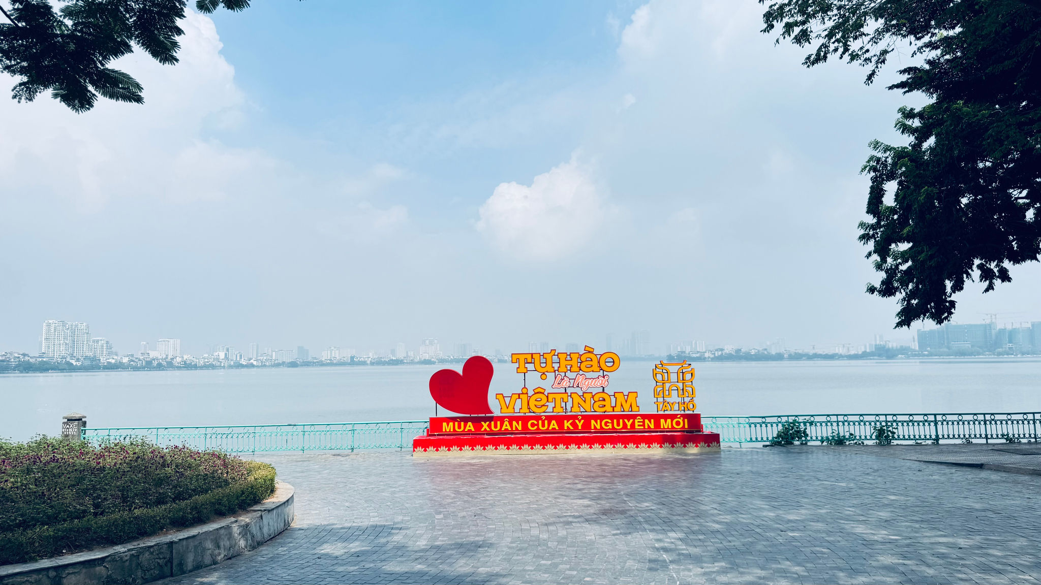 Hà Nội có lợi thế về di sản, kiến trúc, ẩm thực và đời sống văn hóa phong phú. Ảnh: Việt Hà