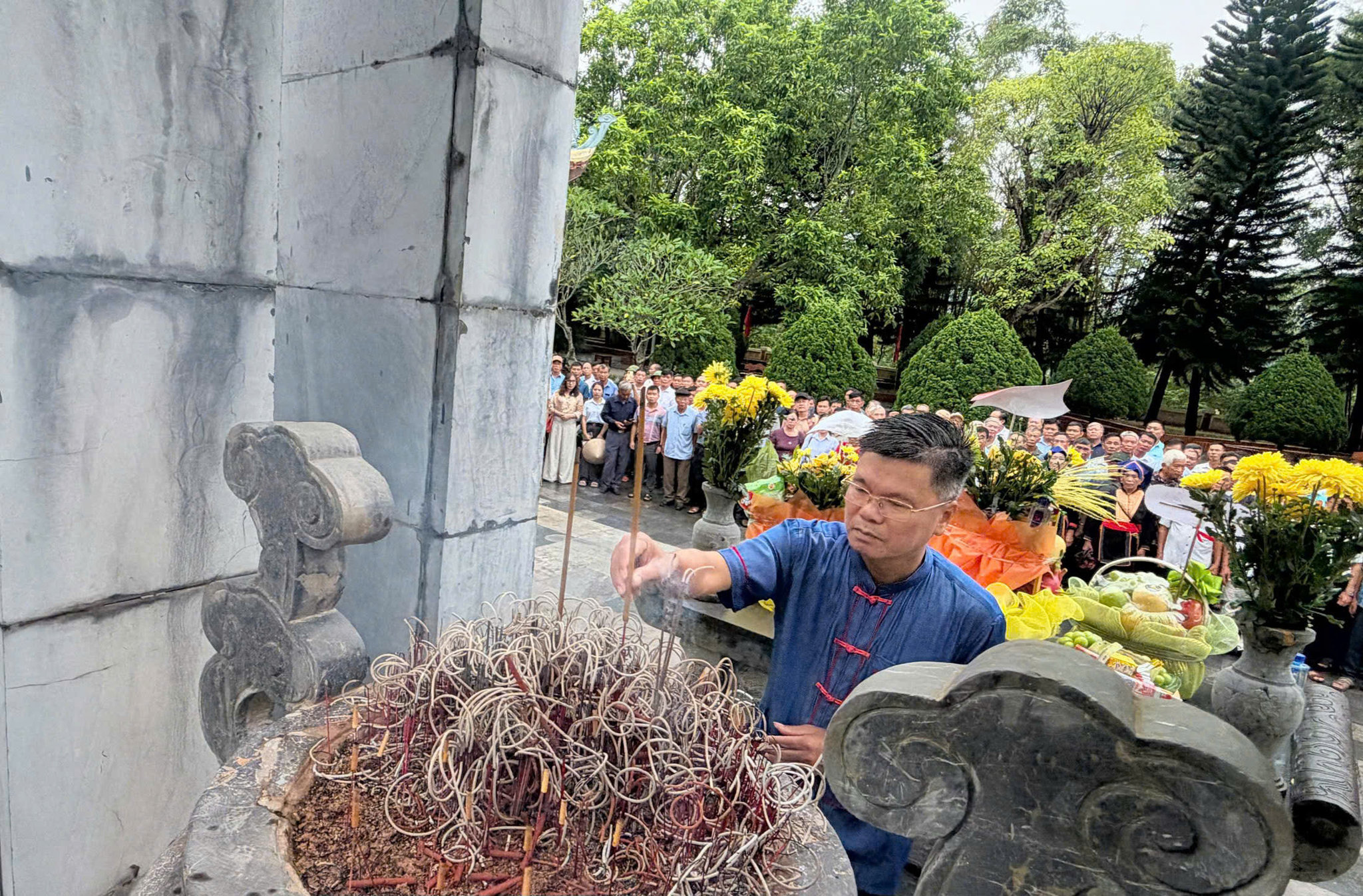 Đoàn đại biểu Người có uy tín Quảng Ninh tri ân các