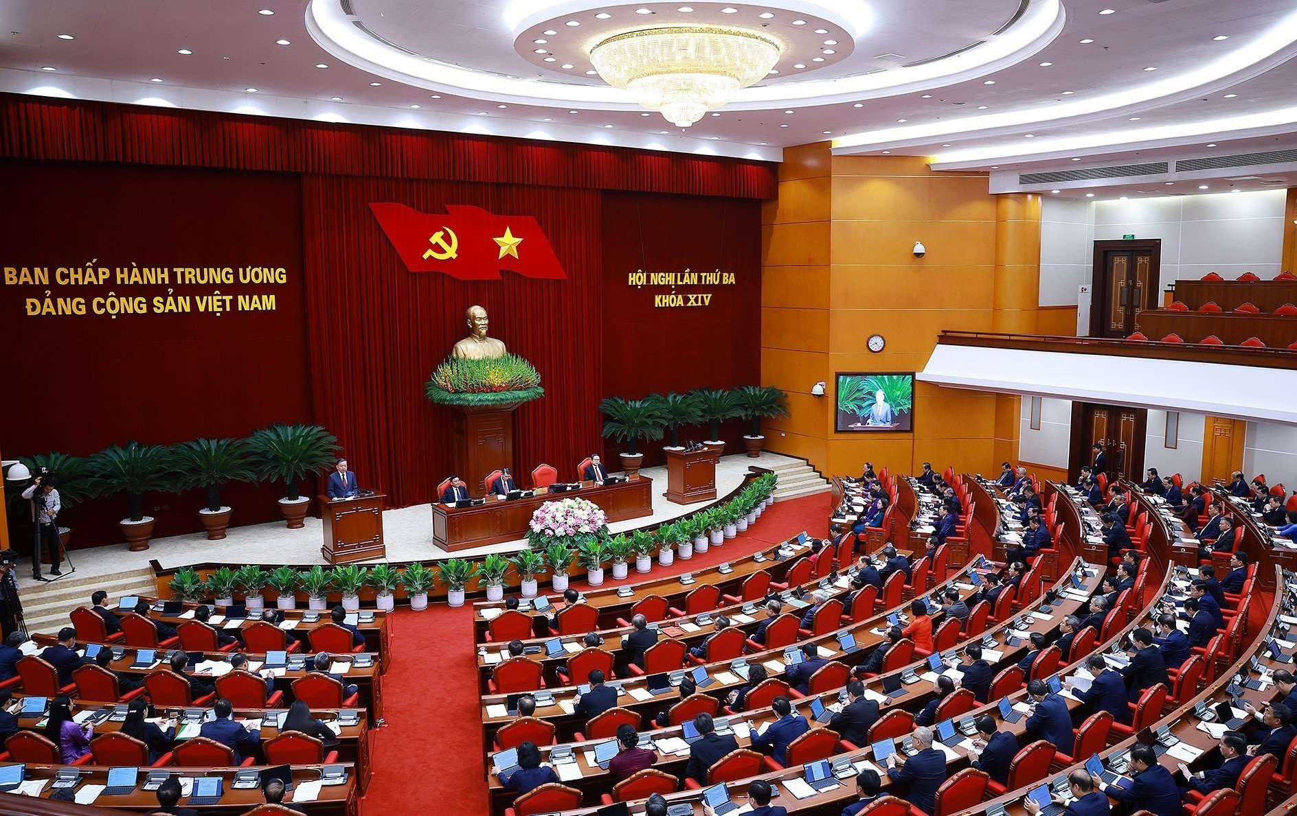 vnapotalkhaimachoinghilanthubabanchaphanhtrunguongdangkhoaxiv8898995 17845138659611971331841 1301.jpg
