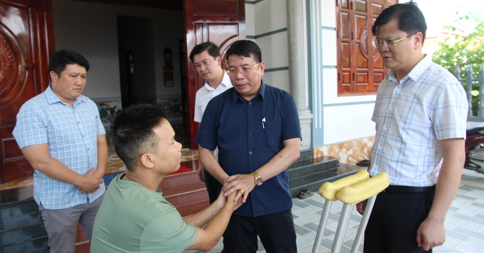 Bộ Dân tộc và Tôn giáo thăm hỏi người dân vùng lũ Mường Than 