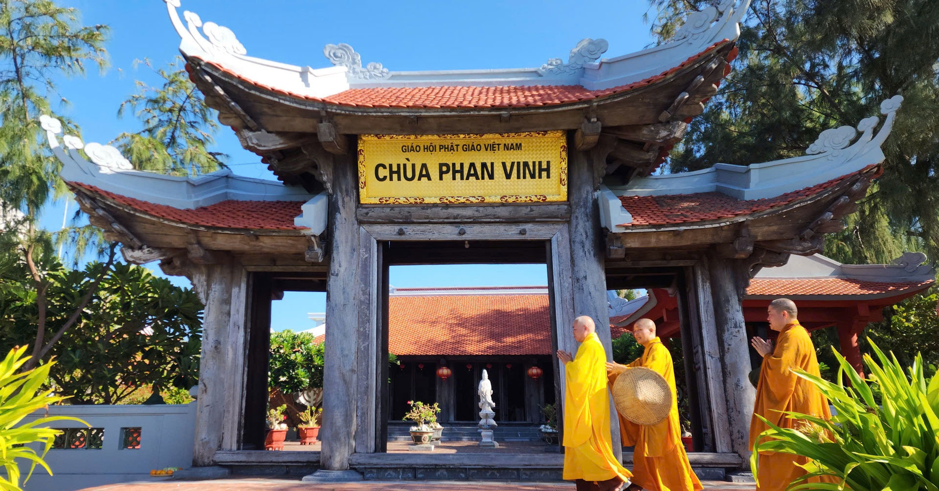 Những mái chùa nơi đầu sóng: Cột mốc tâm linh khẳng định chủ quyền 