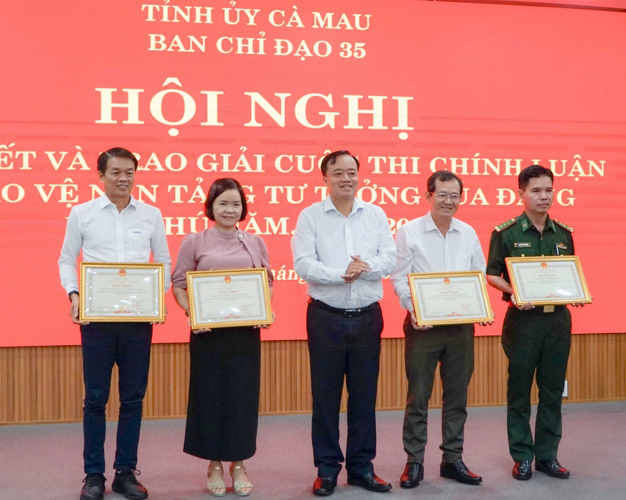 Cà Mau: Trao giải Cuộc thi chính luận bảo vệ nền tảng tư tưởng của Đảng lần thứ V 