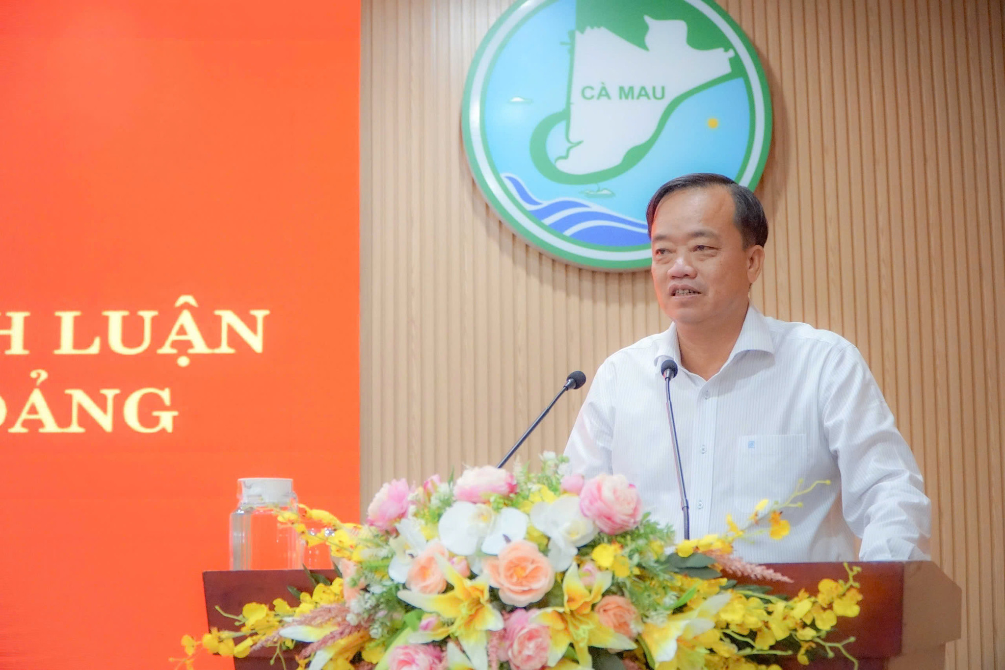 Ông Huỳnh Quốc Việt, Phó Bí thư Thường trực Tỉnh ủy, Trưởng Ban chỉ đạo 35 tỉnh Cà Mau phát biểu chỉ đạo tại buổi trao giải
