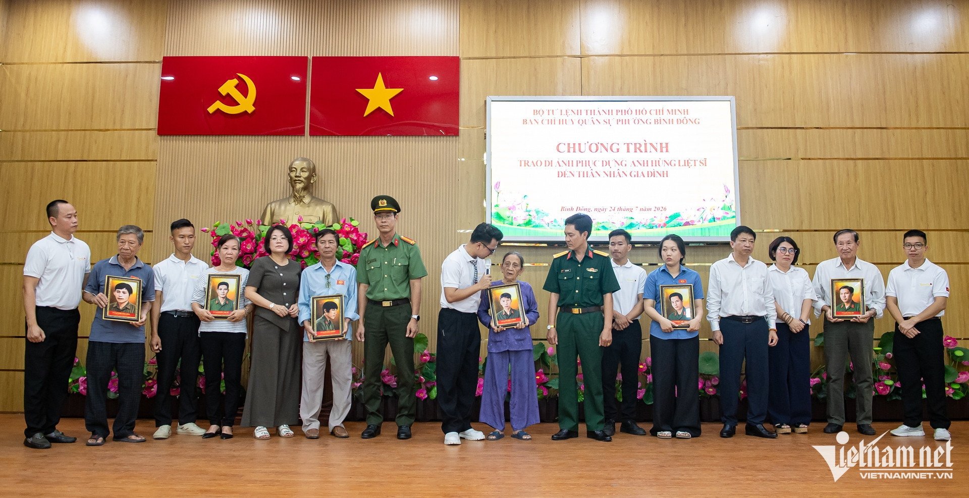 W-trao di ảnh liệt sỹ Nguyễn Huế 13.jpg