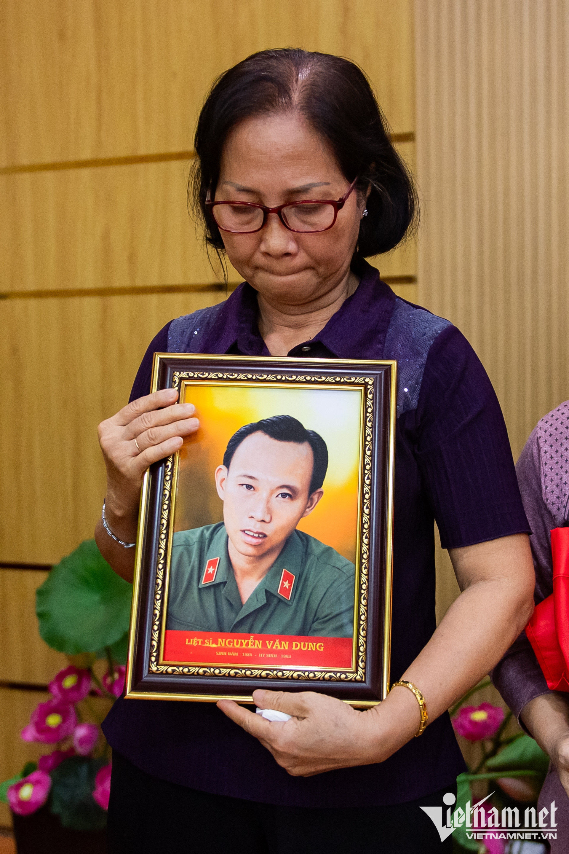 W-trao di ảnh liệt sỹ Nguyễn Huế 3.jpg