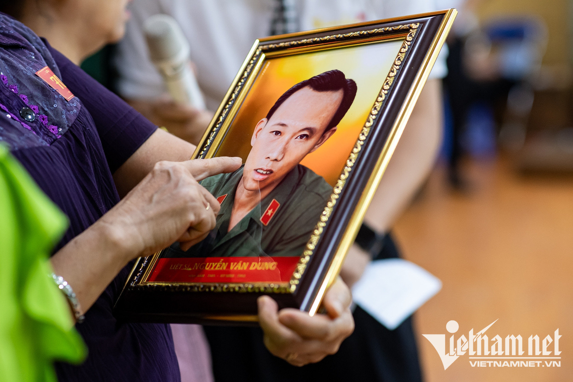 W-trao di ảnh liệt sỹ Nguyễn Huế 7.jpg
