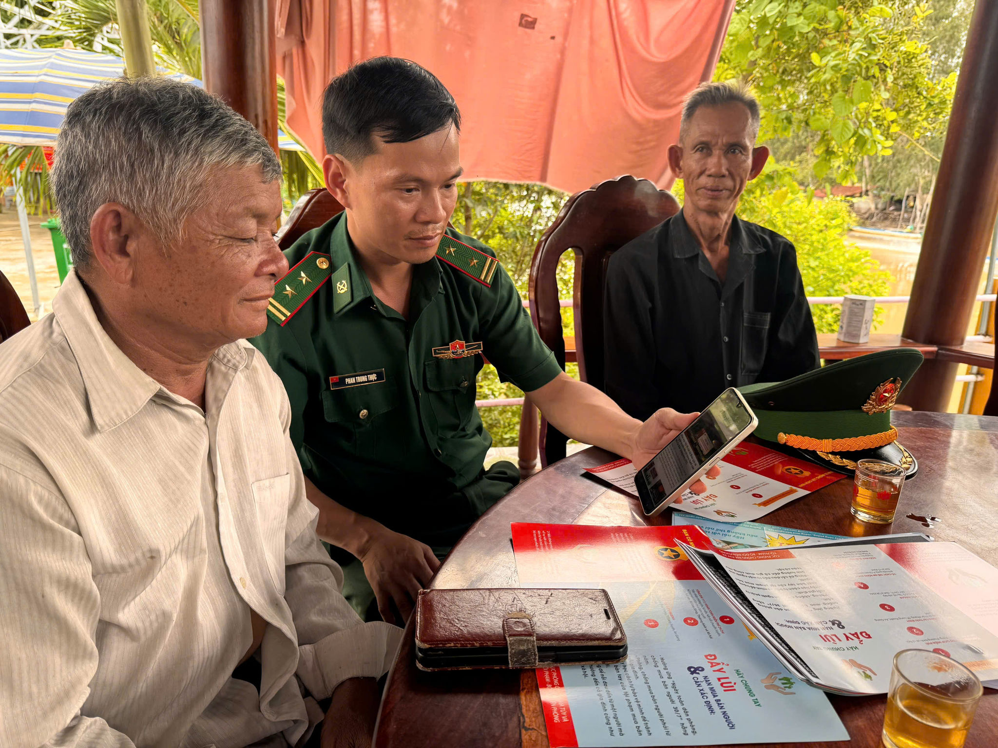 Dựng “lá chắn” phòng, chống mua bán người nơi phên giậu Vĩnh Nguơn