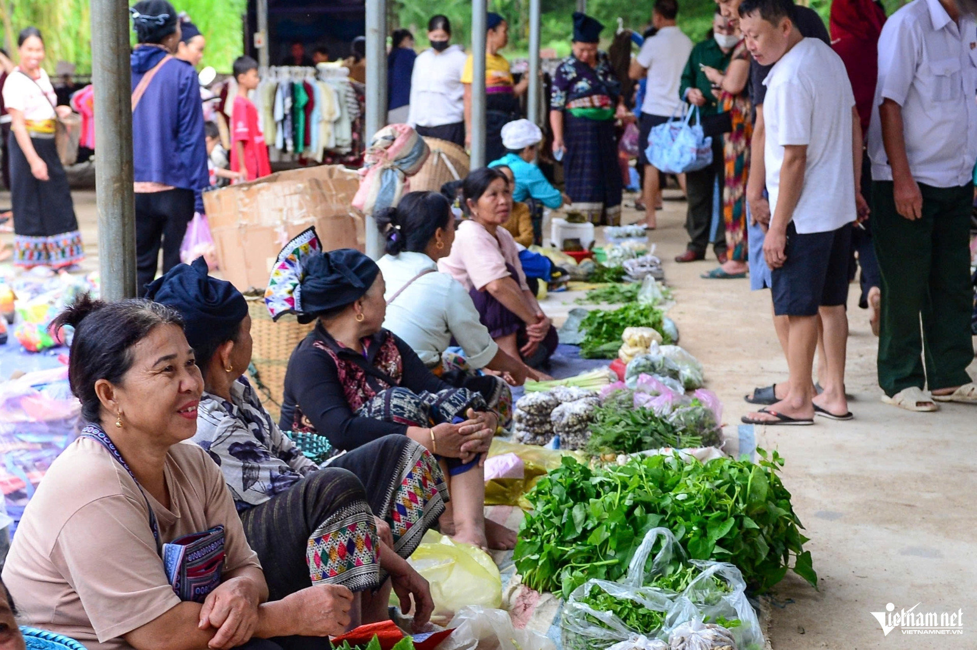 W-a4Chợ phiên Mường Xia.jpg