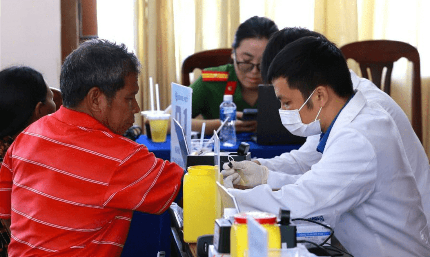 Lấy mẫu ADN