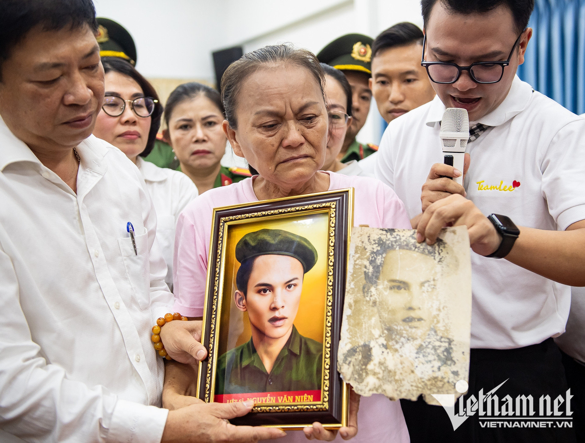 W-trao di ảnh liệt sỹ Nguyễn Huế 24.jpg